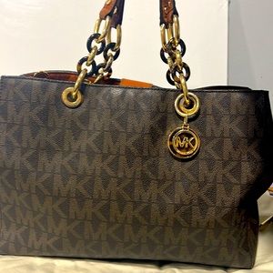 SOLD SOLD Michael Kors Brown Signature Coated Canvas Med Cynthia Tote EUC
